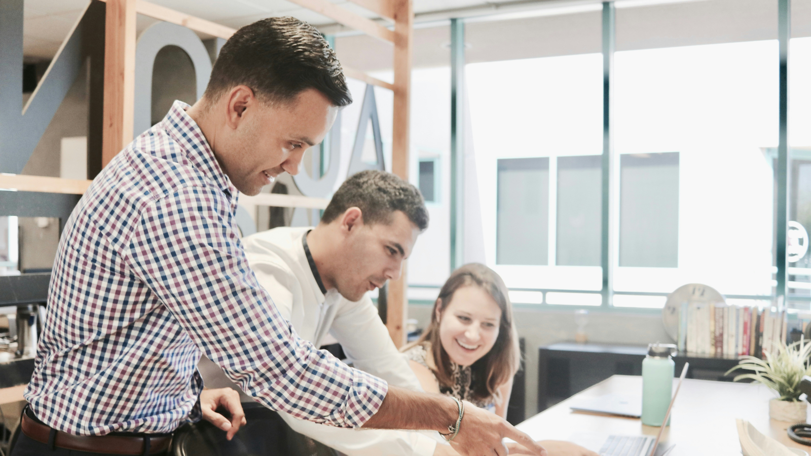 PEO vs EOR: Choosing the Right Model for Your Business